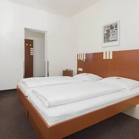 Lucas Hotel 3*